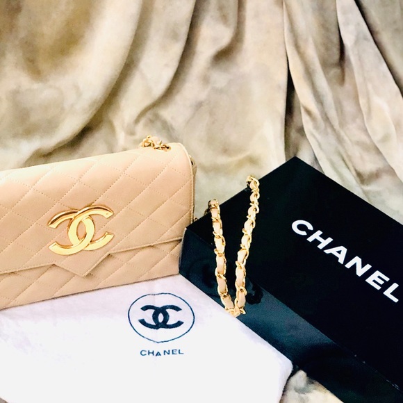 ❗️SOLD💛HOST PICK!💥CHANEL Vintage Quilted CC Bag - Picture 9 of 16